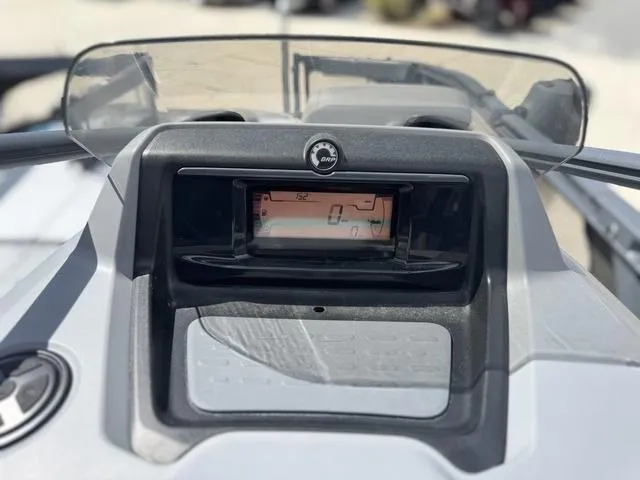 Slide: The Image of Sea-Doo Switch Sport 21 2023 - 25