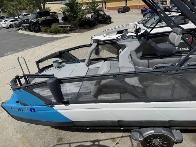 Slide: The Image of Sea-Doo Switch Sport 21 2023 - 3