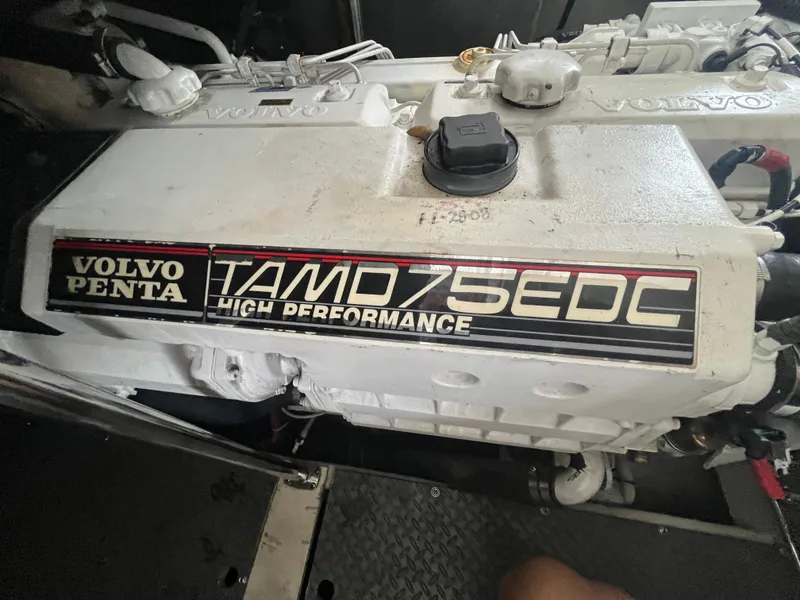 Slide: The Image of Volvo Penta TAMD75 EDC engine in a 2004 Regal Commodore 4260 yacht. - 9