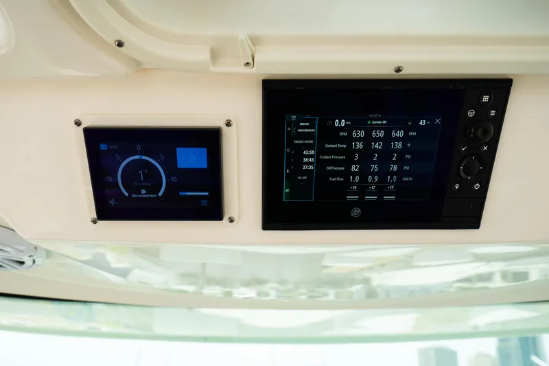 Slide: The Image of Tiara 38 LS 2024 - 18