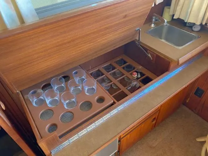 Slide: The Image of 1981 Uniflite Cabin Cruiser interior with bar setup and sink. - 45