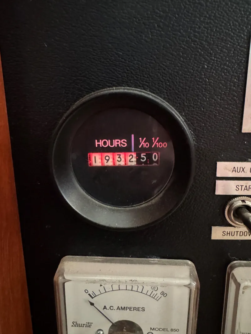 Slide: The Image of Uniflite Cabin Cruiser 1981 - 51