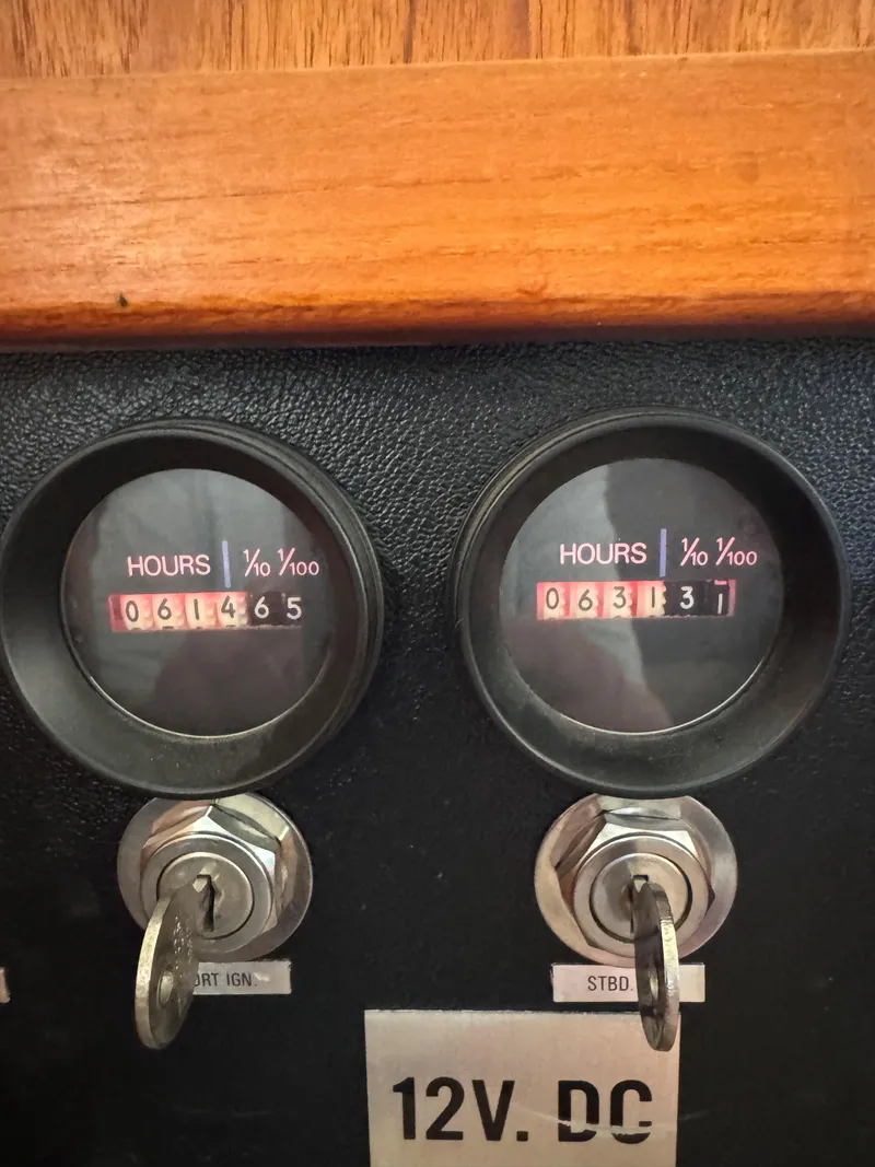 Slide: The Image of Uniflite Cabin Cruiser 1981 - 52