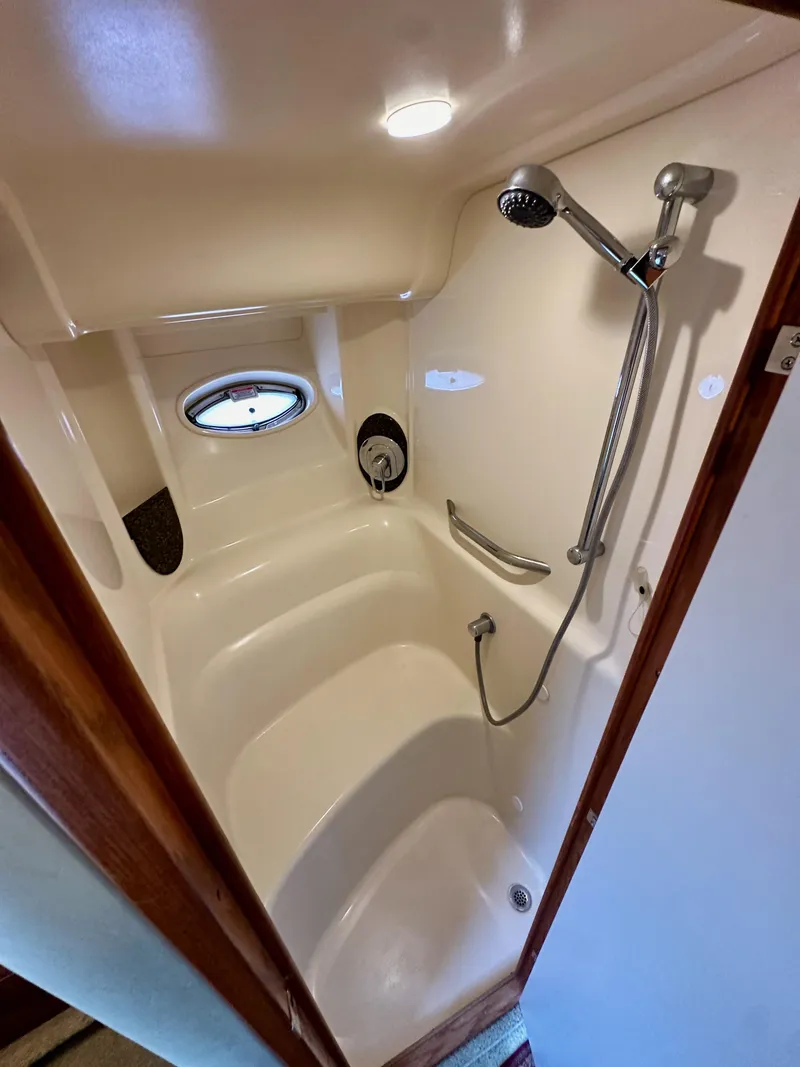 Slide: The Image of Sea Ray 44 Sundancer 2006 - 56