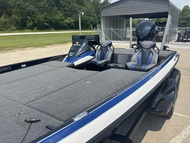 Slide: The Image of Skeeter FXR21 Limited 2021 - 10