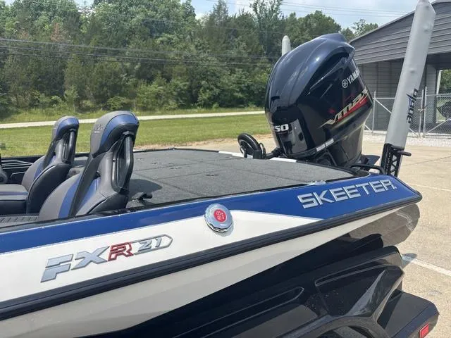 Slide: The Image of Skeeter FXR21 Limited 2021 - 11