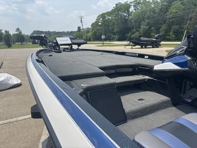 Slide: The Image of Skeeter FXR21 Limited 2021 - 12