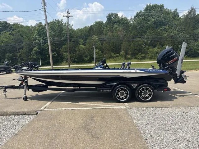 Slide: The Image of Skeeter FXR21 Limited 2021 - 13