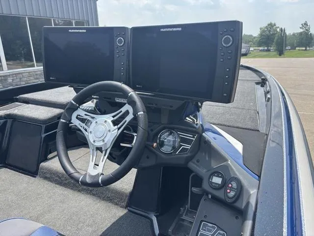 Slide: The Image of Skeeter FXR21 Limited 2021 - 4