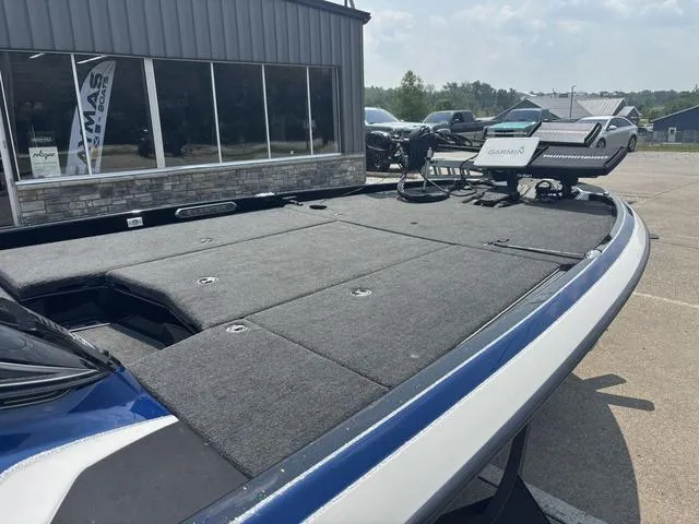 Slide: The Image of Skeeter FXR21 Limited 2021 - 5