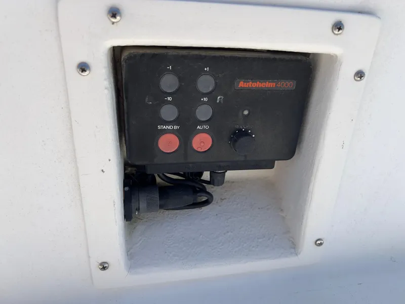 Slide: The Image of Autopilot control panel on 1986 Catalina 30 sailboat, featuring Autohelm 4000 system. - 11