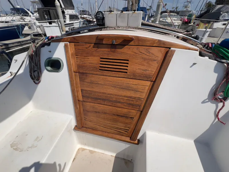 Slide: The Image of 1986 Catalina 30 sailboat cockpit with wooden hatch, docked in marina. - 15