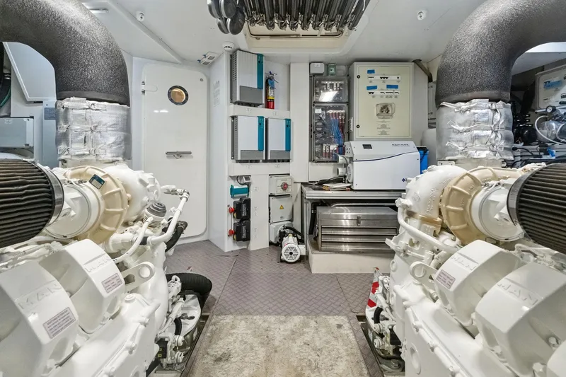 Slide: The Image of Ferretti 780 2018 - 87