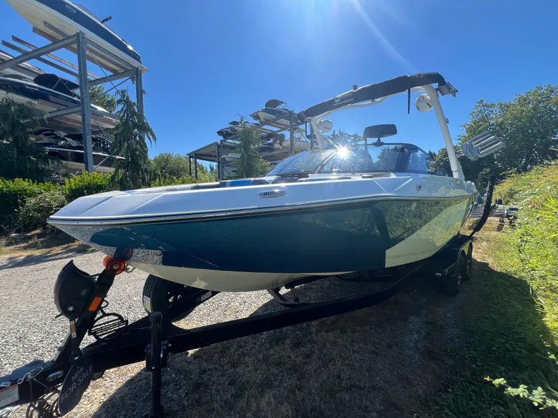 Slide: The Image of Malibu Wakesetter 23 LSV 2025 - 4