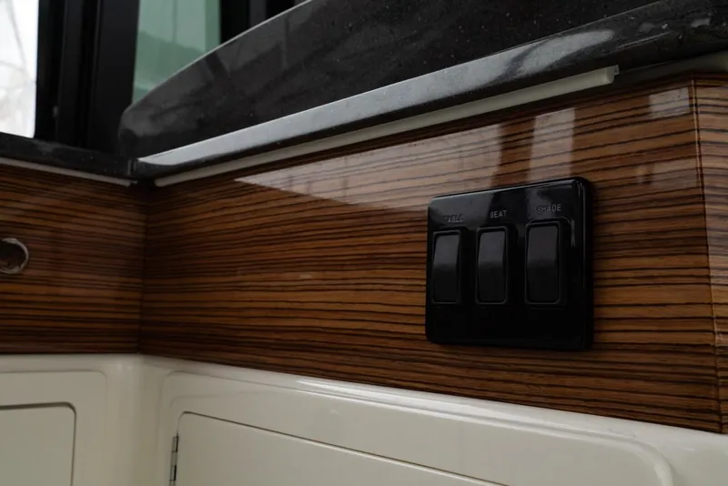 Slide: The Image of Boston Whaler 405 Conquest 2024 - 50