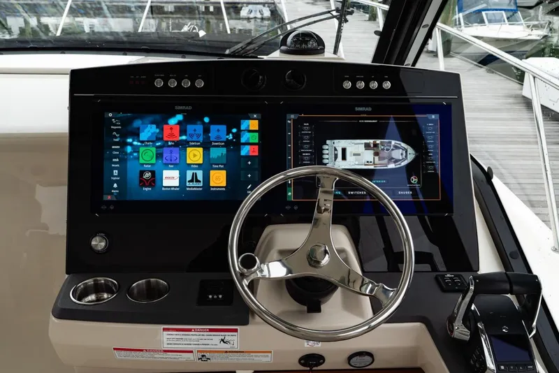 Slide: The Image of Boston Whaler 405 Conquest 2024 - 57