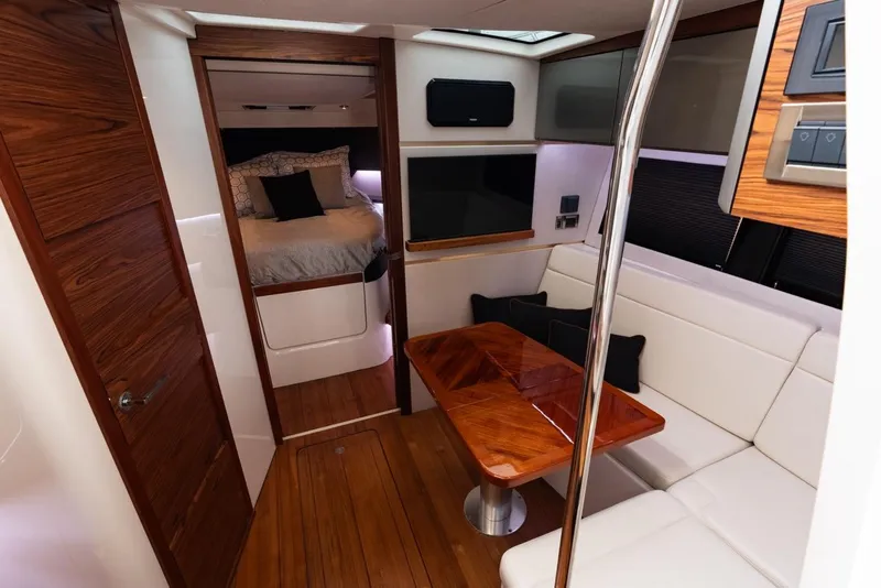 Slide: The Image of Boston Whaler 405 Conquest 2024 - 65