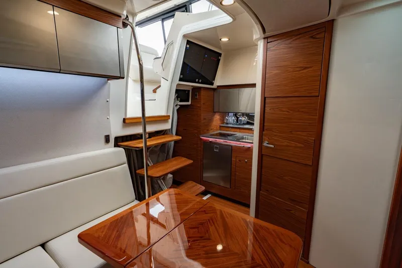 Slide: The Image of Boston Whaler 405 Conquest 2024 - 71