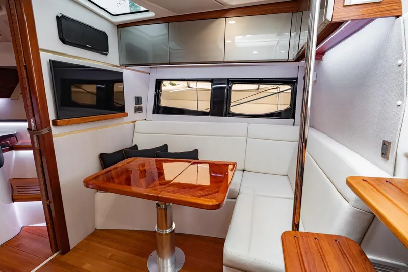 Slide: The Image of Boston Whaler 405 Conquest 2024 - 72