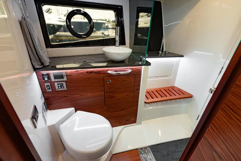 Slide: The Image of Boston Whaler 405 Conquest 2024 - 77