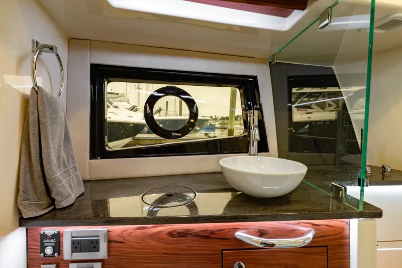 Slide: The Image of Boston Whaler 405 Conquest 2024 - 79