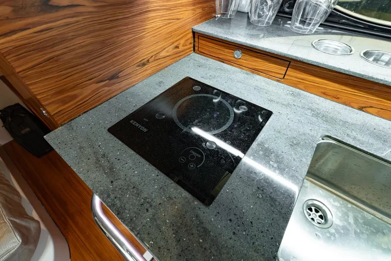 Slide: The Image of Boston Whaler 405 Conquest 2024 - 85