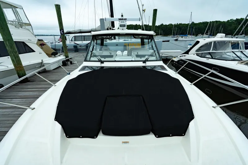Slide: The Image of Boston Whaler 405 Conquest 2024 - 88