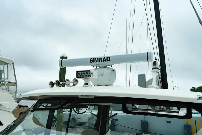 Slide: The Image of Boston Whaler 405 Conquest 2024 - 91