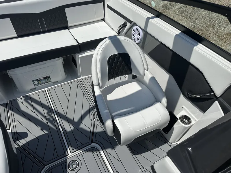 Slide: The Image of Monterey M-22 2025 - 15