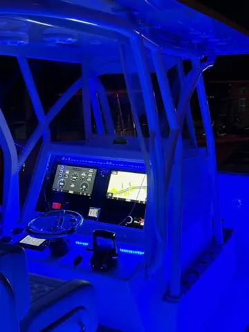 Slide: The Image of Sea Hunter 28 Floridian 2023 - 7