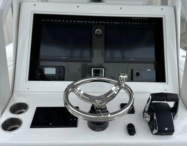 Slide: The Image of Sea Hunter 28 Floridian 2023 - 8