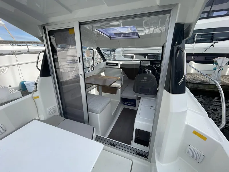 Slide: The Image of Jeanneau - Companionway entry open - 10