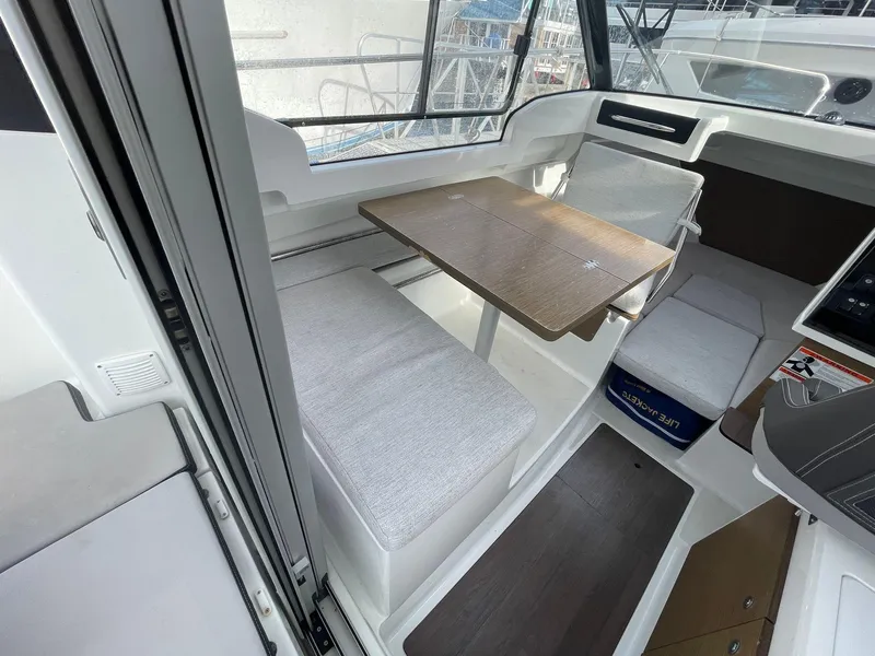 Slide: The Image of Jeanneau - Salon - 3