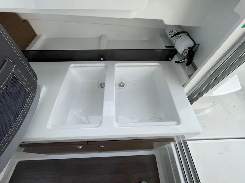 Slide: The Image of Jeanneau - Galley Sink - 6