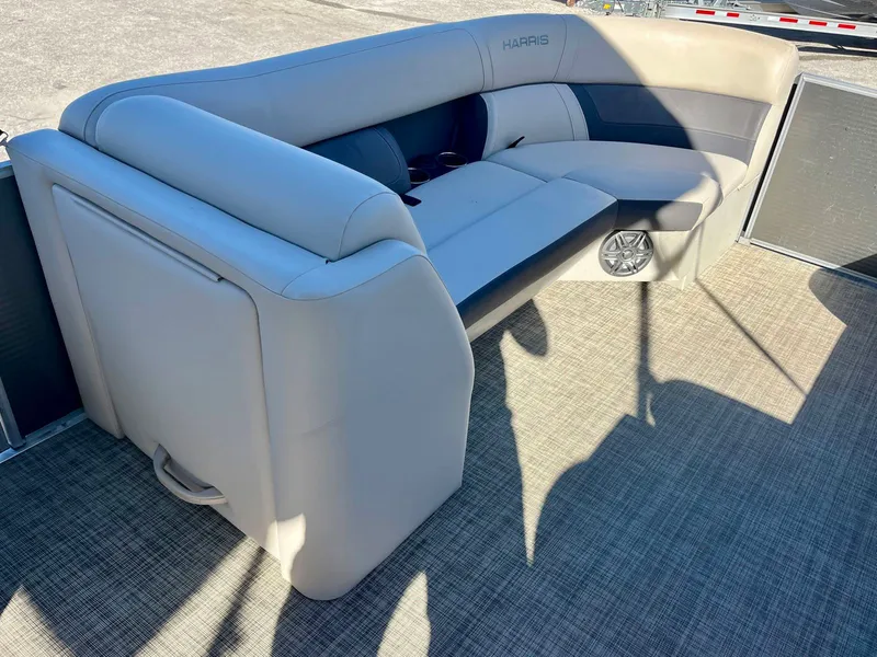 Slide: The Image of Harris 230 Cruiser 2023 - 10