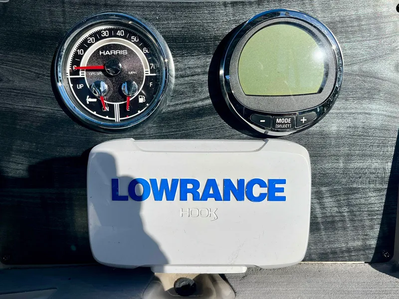 Slide: The Image of Harris 230 Cruiser 2023 - 17