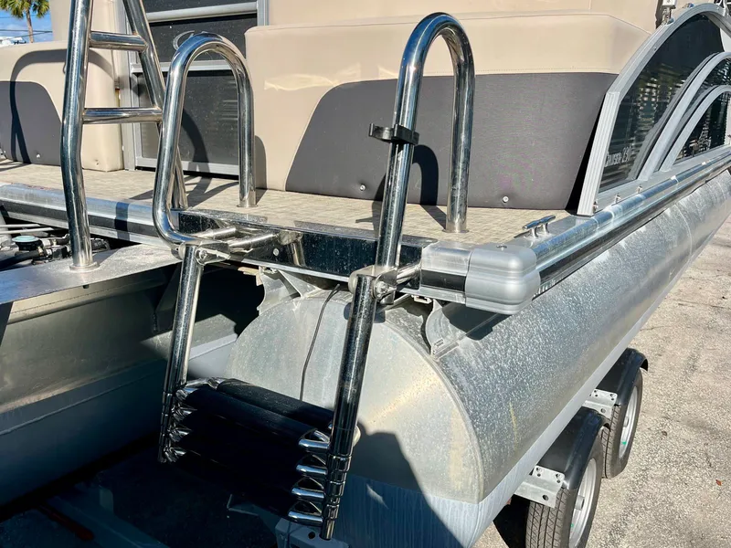 Slide: The Image of Harris 230 Cruiser 2023 - 20