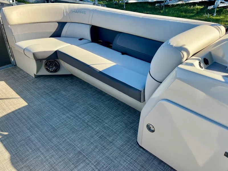 Slide: The Image of Harris 230 Cruiser 2023 - 9