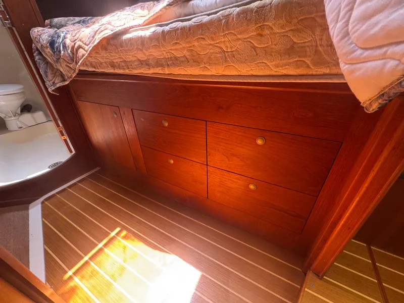 Slide: The Image of Wooden cabin interior with bed and drawers, Hunter 410 yacht, 2000 model. - 42