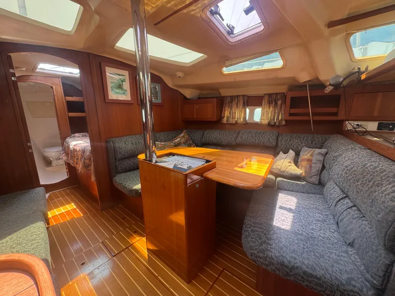 Slide: The Image of Hunter 410 2000 - 50