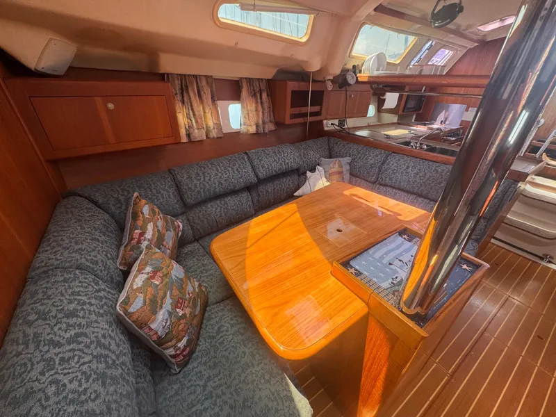 Slide: The Image of Hunter 410 2000 - 52