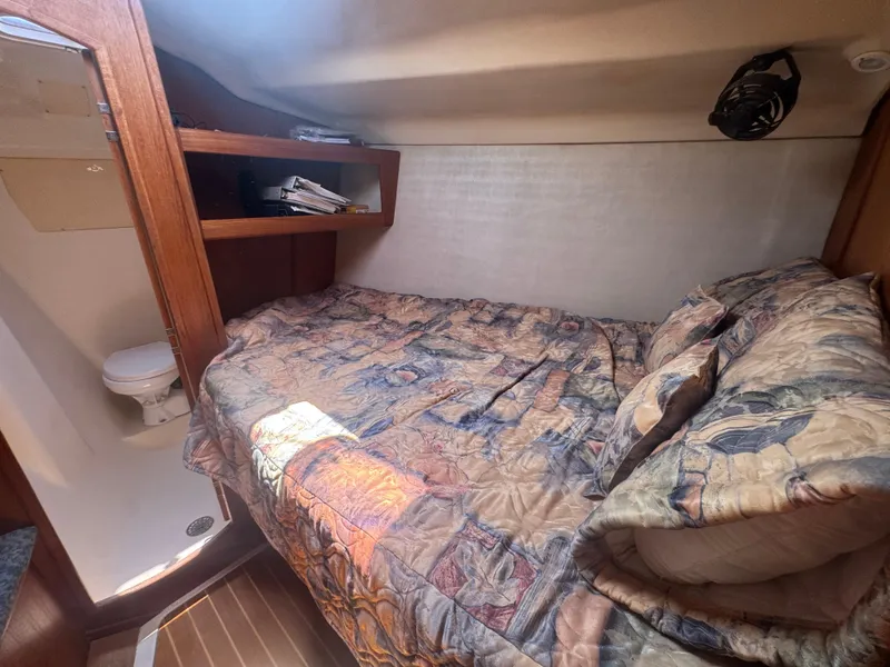 Slide: The Image of Hunter 410 2000 - 53