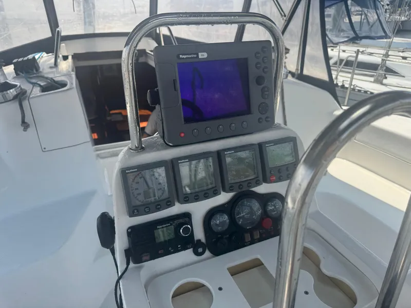 Slide: The Image of Hunter 410 2000 - 60