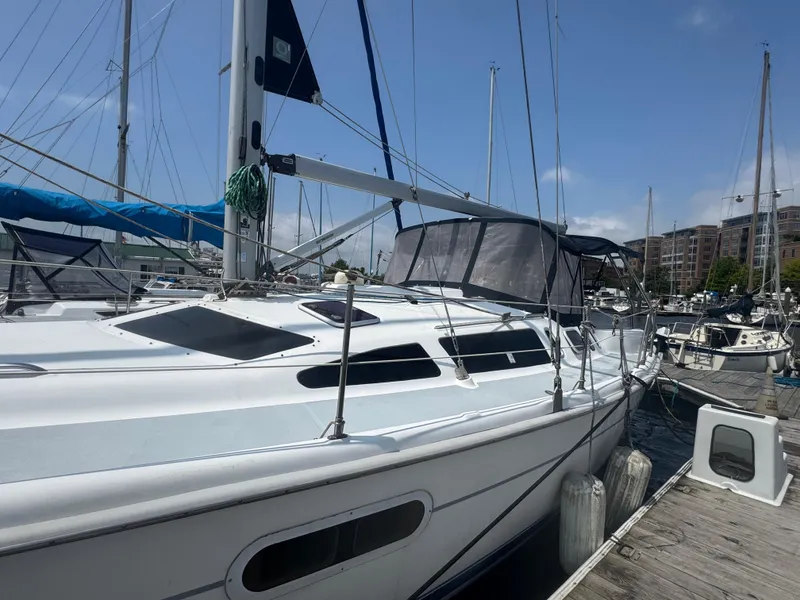 Slide: The Image of Hunter 410 2000 - 63