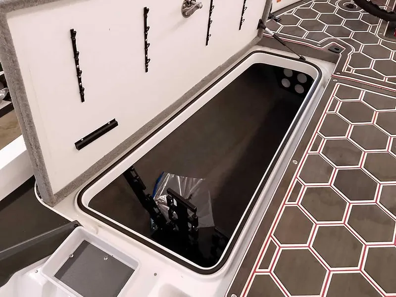 Slide: The Image of 2021 Ranger Z519 SC boat storage compartment with hexagonal patterned flooring. - 19