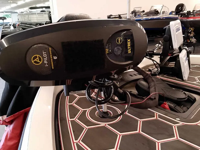 Slide: The Image of 2021 Ranger Z519 SC boat with i-Pilot Ultrex trolling motor on deck. - 8