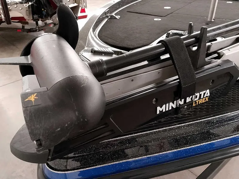 Slide: The Image of 2020 Ranger Z520L Comanche DC with Minn Kota Ultrex trolling motor. - 7