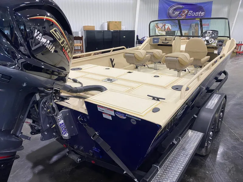Slide: The Image of 2025 G3 Sportsman 2400 boat with Yamaha engine in showroom. - 5