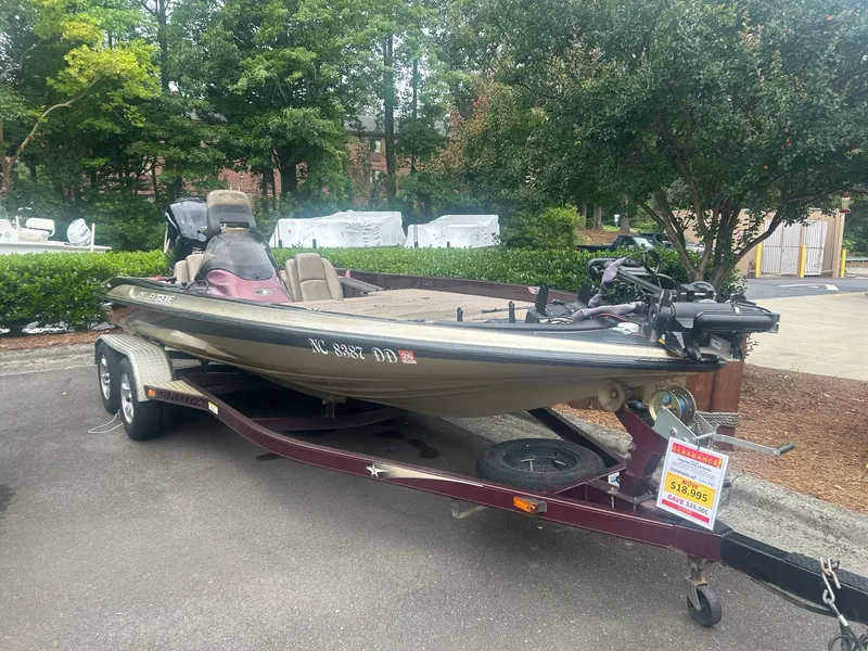 Slide: The Image of 2000 Stratos 21 SS Extreme boat on trailer, parked outdoors with sale sign. - 0