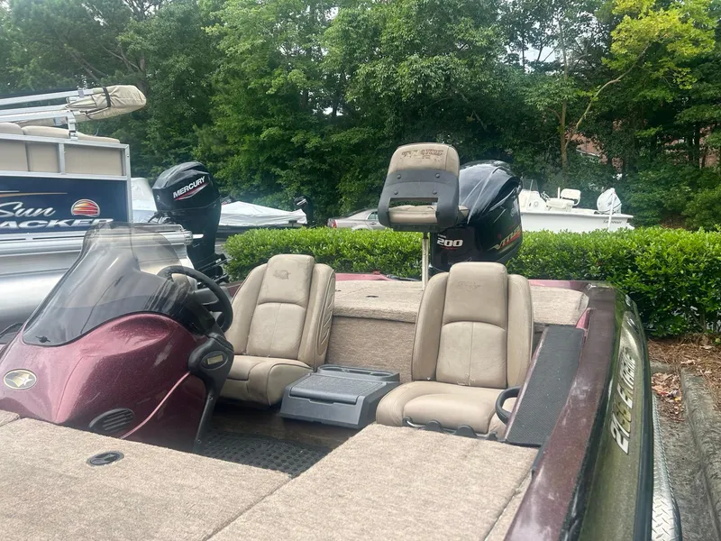 Slide: The Image of 2000 Stratos 21 SS Extreme boat with dual seats and Mercury outboard motor. - 3